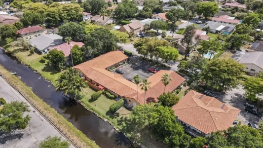 Coral Springs Apartments image 7