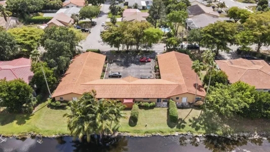 Coral Springs Apartments image 6