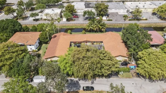 Coral Springs Apartments image 5